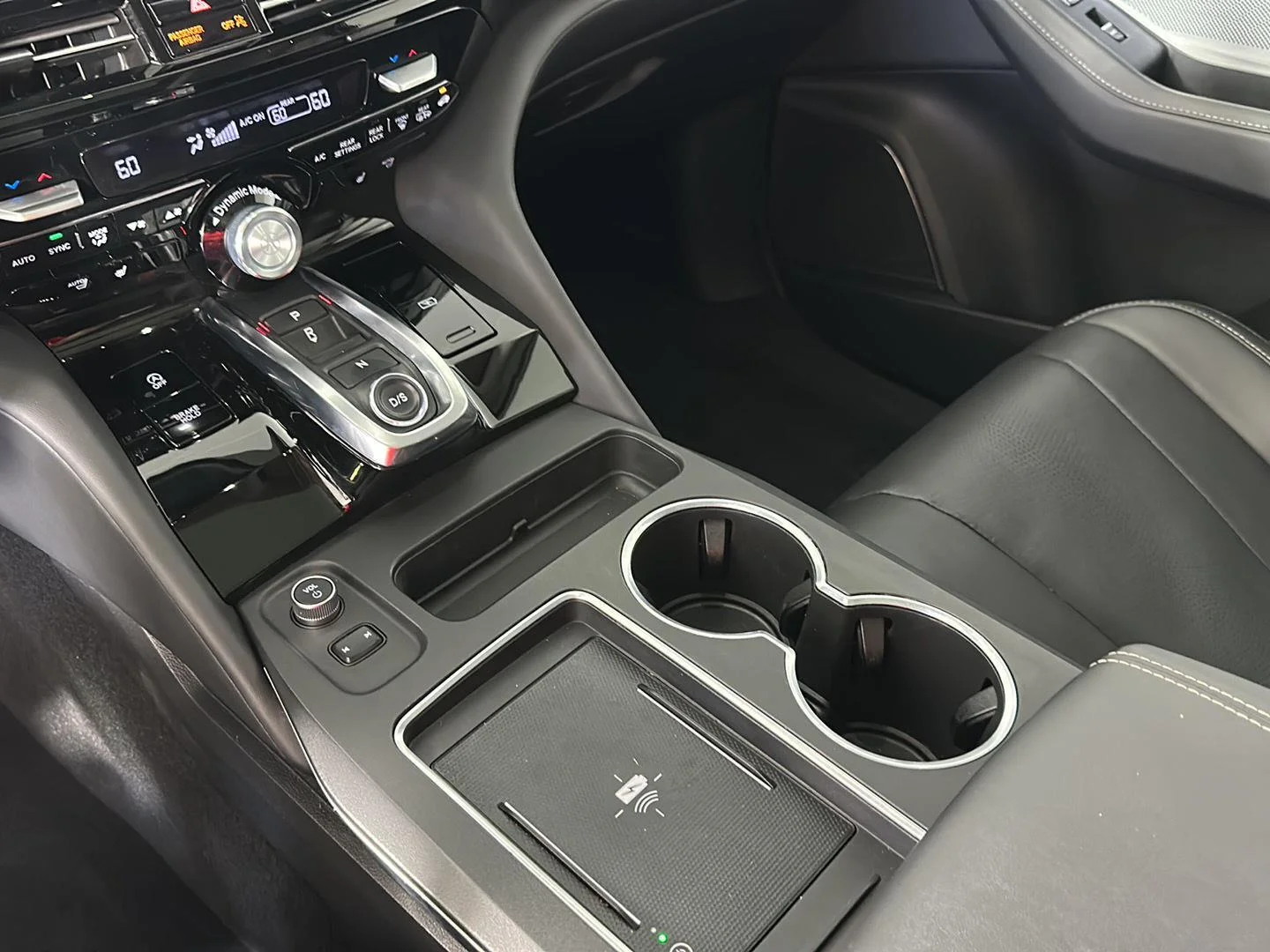 Used 2025 Liquid Carbon Metallic Acura SH-AWD w/Tech image 27