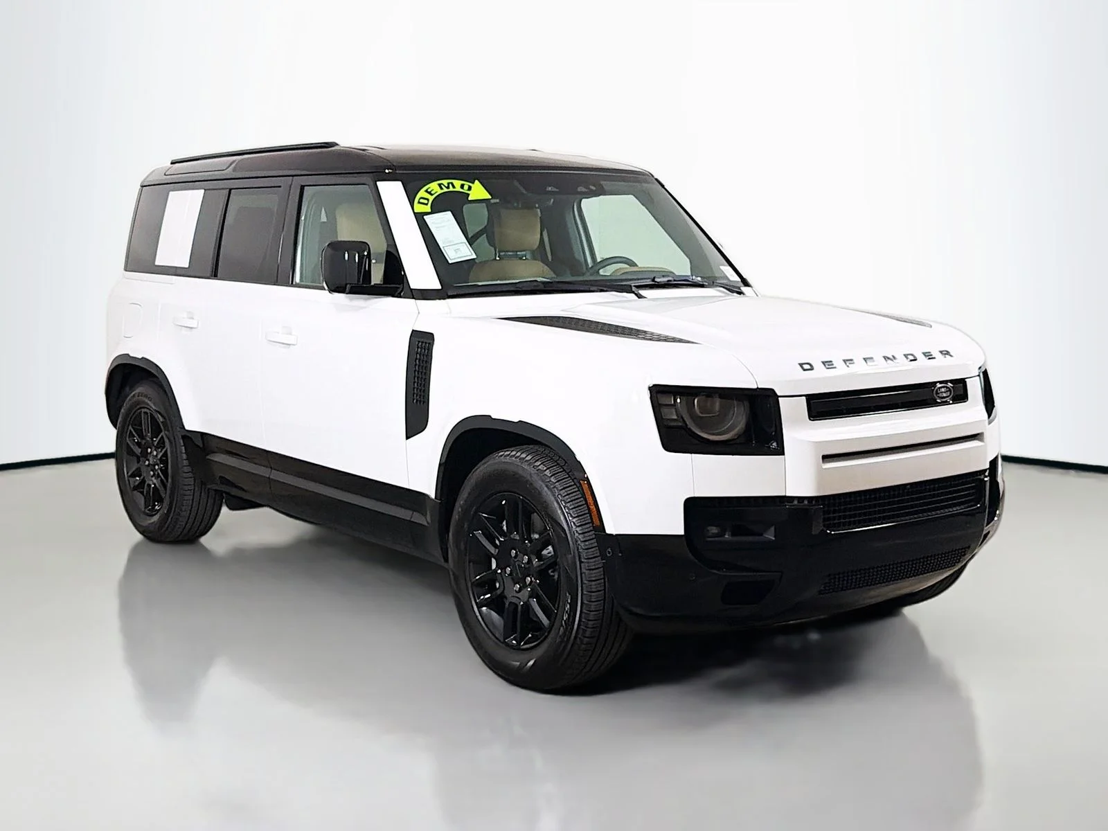 Used 2026 Fuji White Land Rover X-Dynamic SE image 7