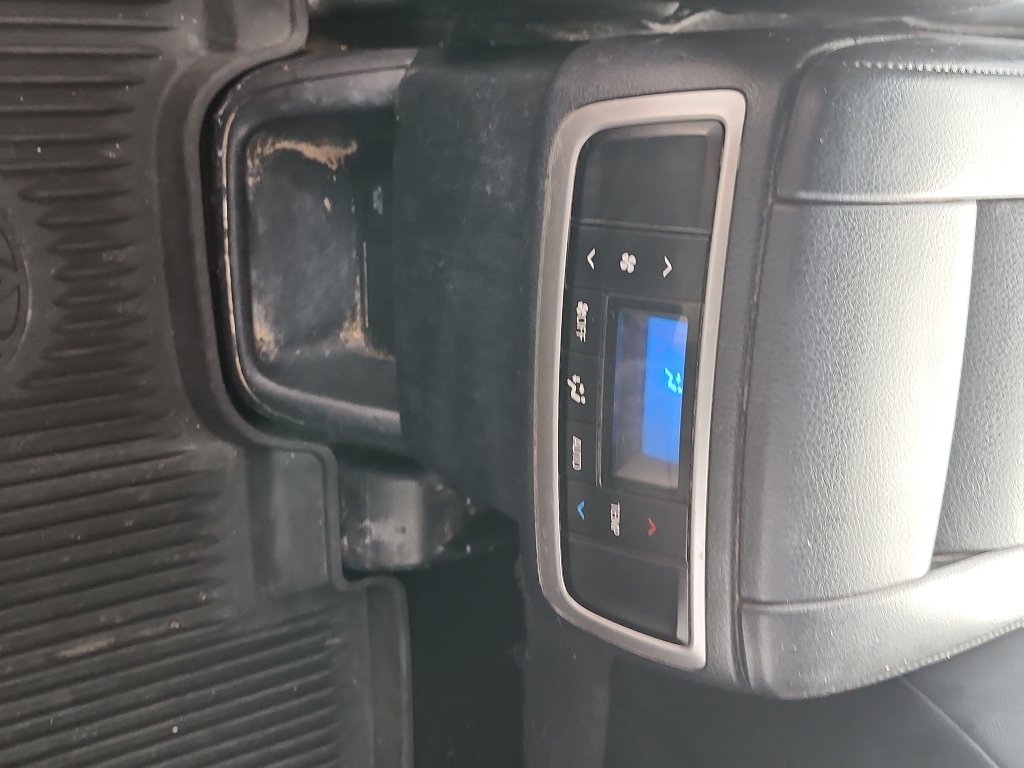 Used 2018 Blizzard Pearl Toyota SE image 13