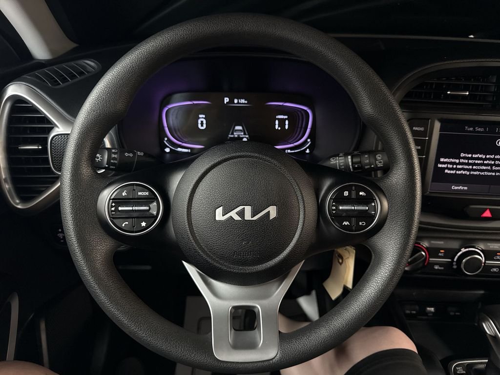 Used 2025  Kia LX image 19
