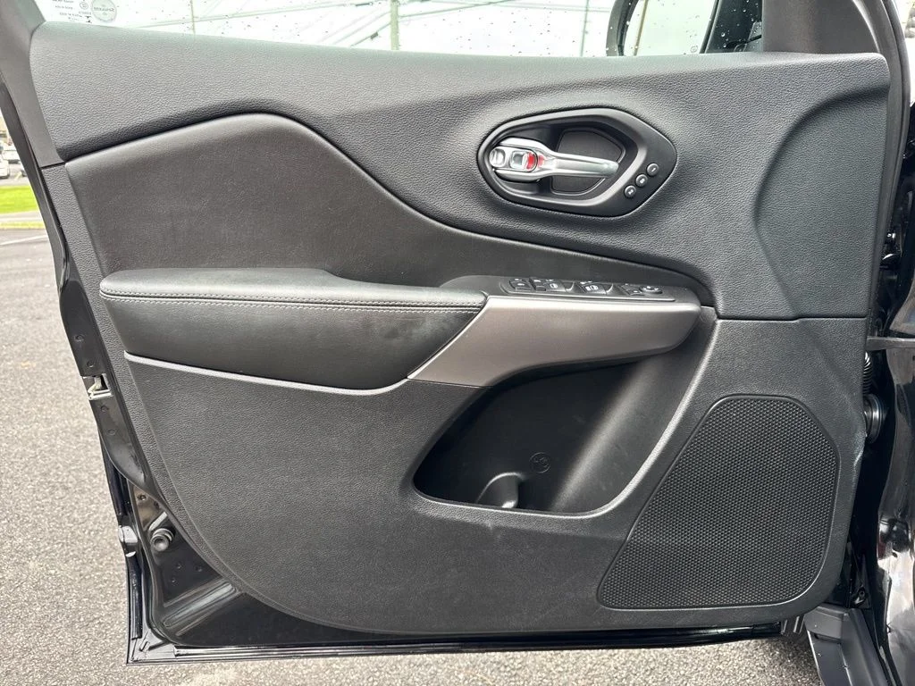 Used 2019 Black Jeep Limited image 29