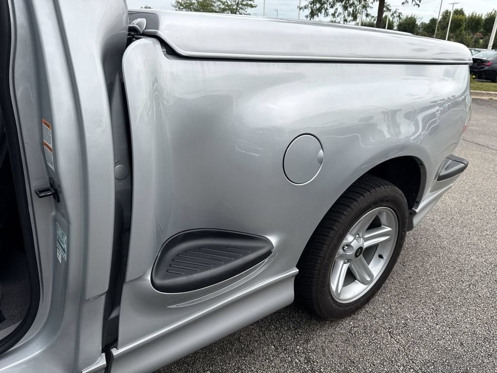 Used 2001  Ford SVT Lightning image 24