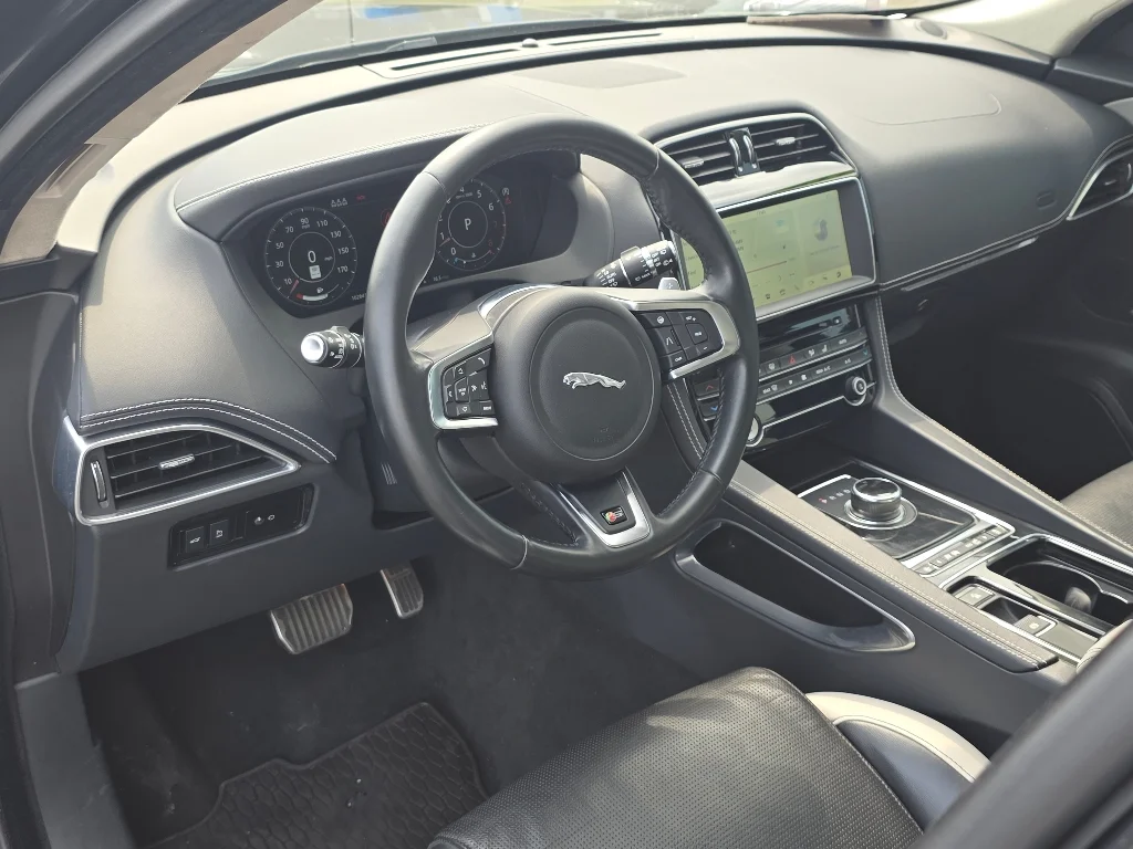 Used 2019 Black Jaguar S image 31