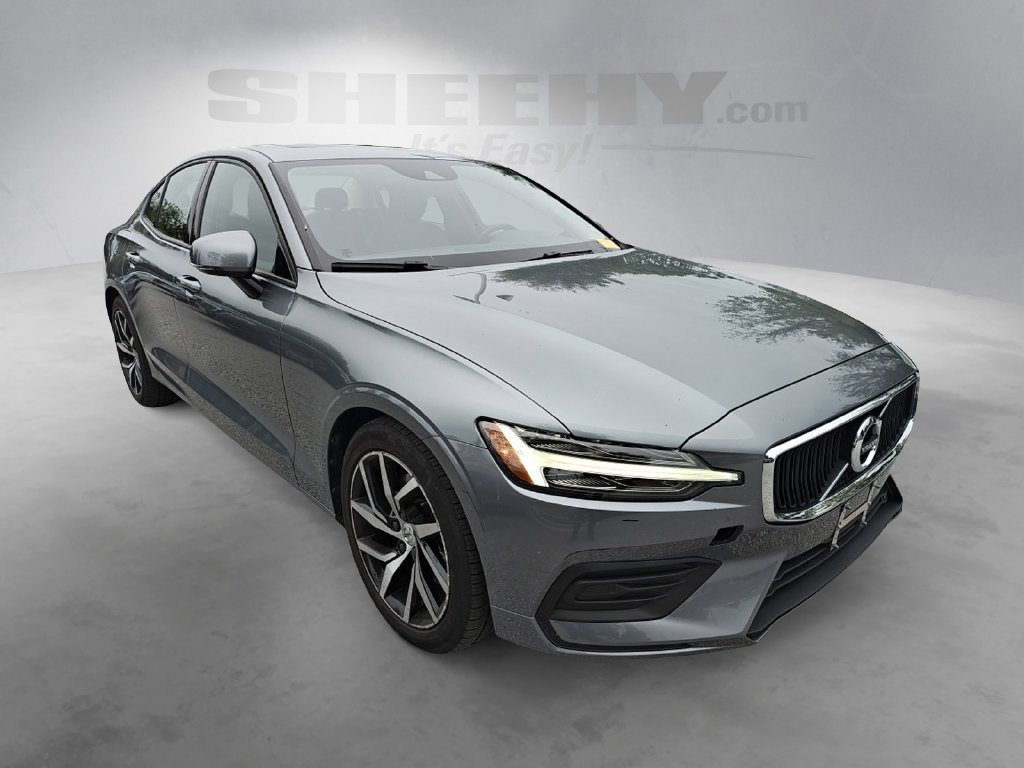 Used 2020 Gray Volvo T5 Momentum image 2