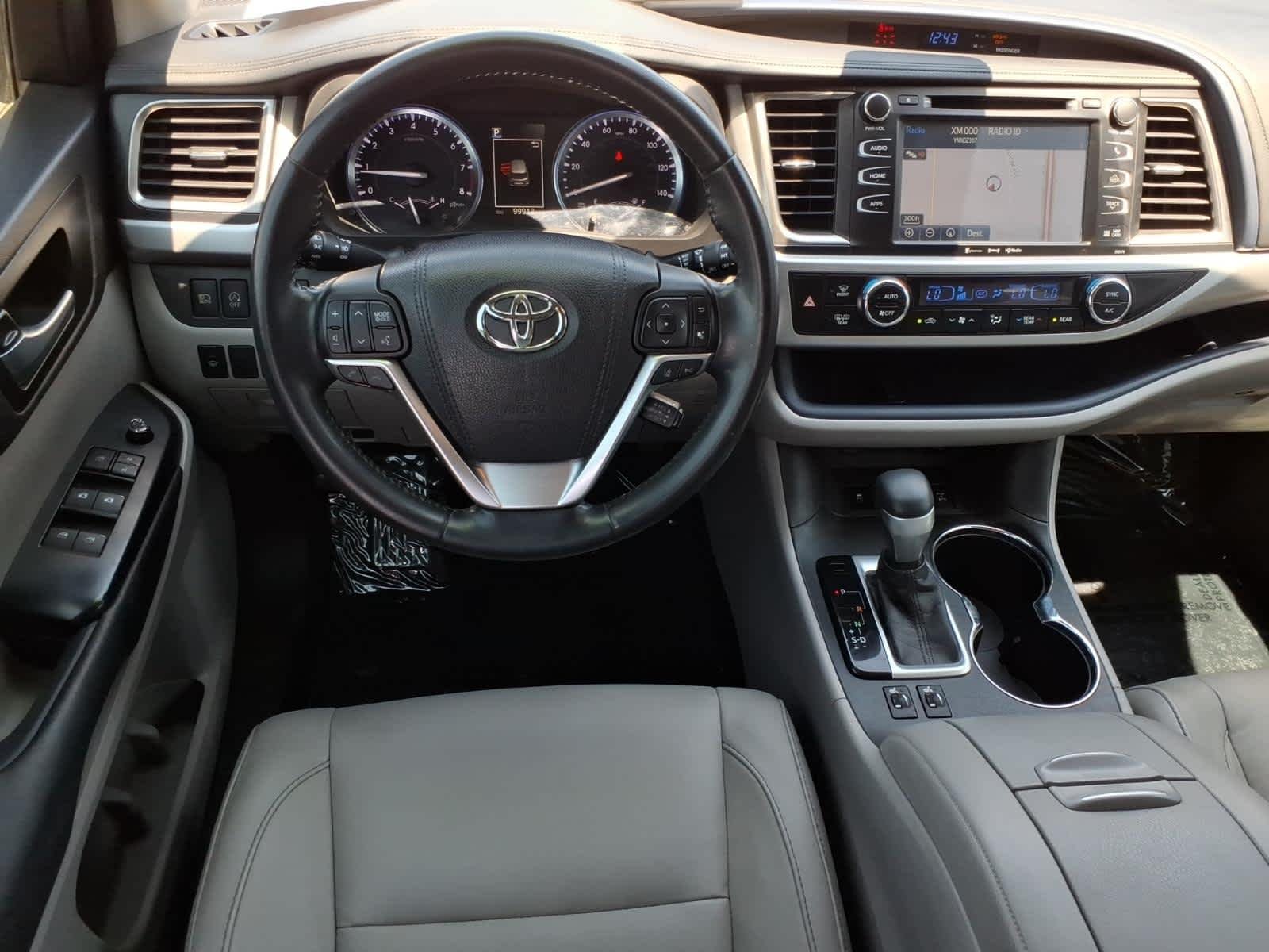 Used 2017 Blizzard Pearl Toyota XLE image 31
