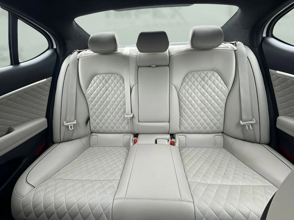 Used 2023 White Genesis 3.3T image 7