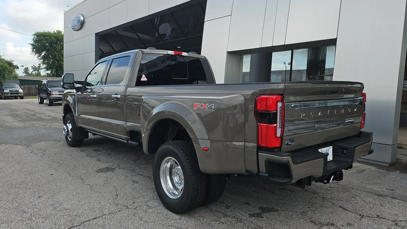 New 2026 Marsh Gray Ford Platinum DRW 4WD image 3
