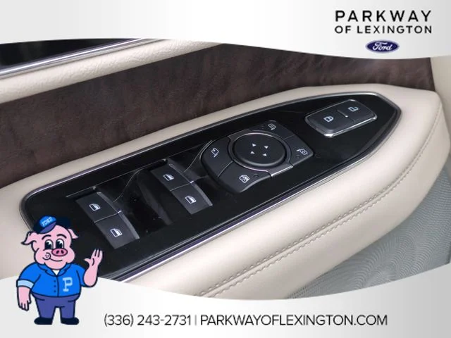 Used 2019 White Lincoln Reserve image 13