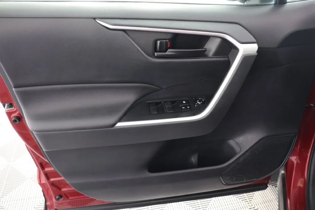 Used 2022 Pearl Toyota LE image 24