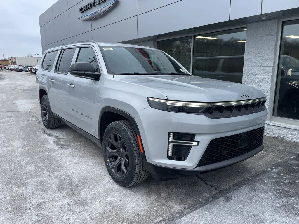 New 2026 Silver-Zynith Exterior Paint Jeep Limited Altitude image 6