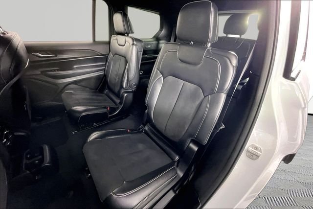 Used 2023 White Jeep Altitude image 21