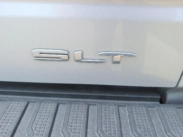 Used 2022 Silver GMC SLT image 16