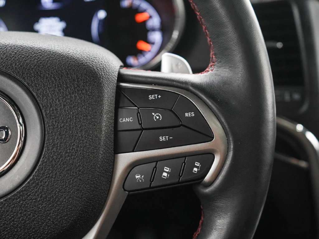 Used 2018 Bright White Clearcoat Jeep Trailhawk image 27