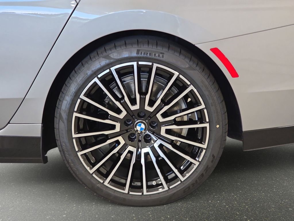 2026 BMW 7 Series 750e - Photo 24
