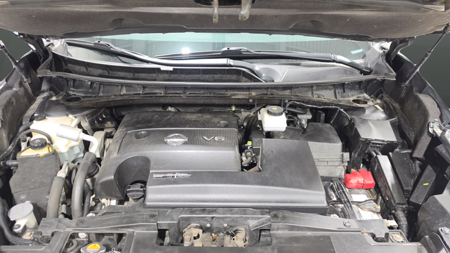 Used 2018 Brilliant Silver Metallic Nissan Platinum image 26