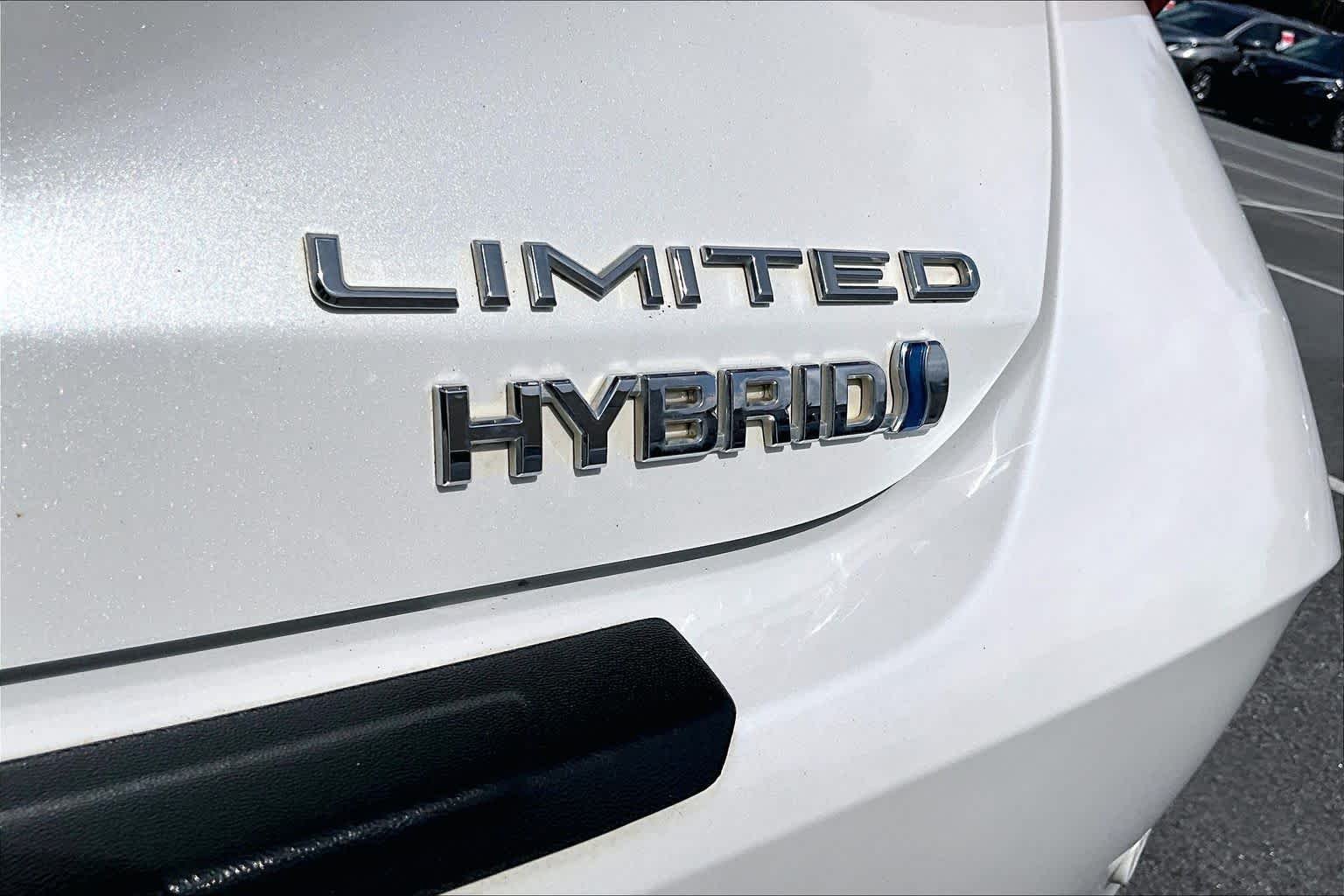 Used 2020 Wind Chill Pearl Toyota Hybrid Limited image 19