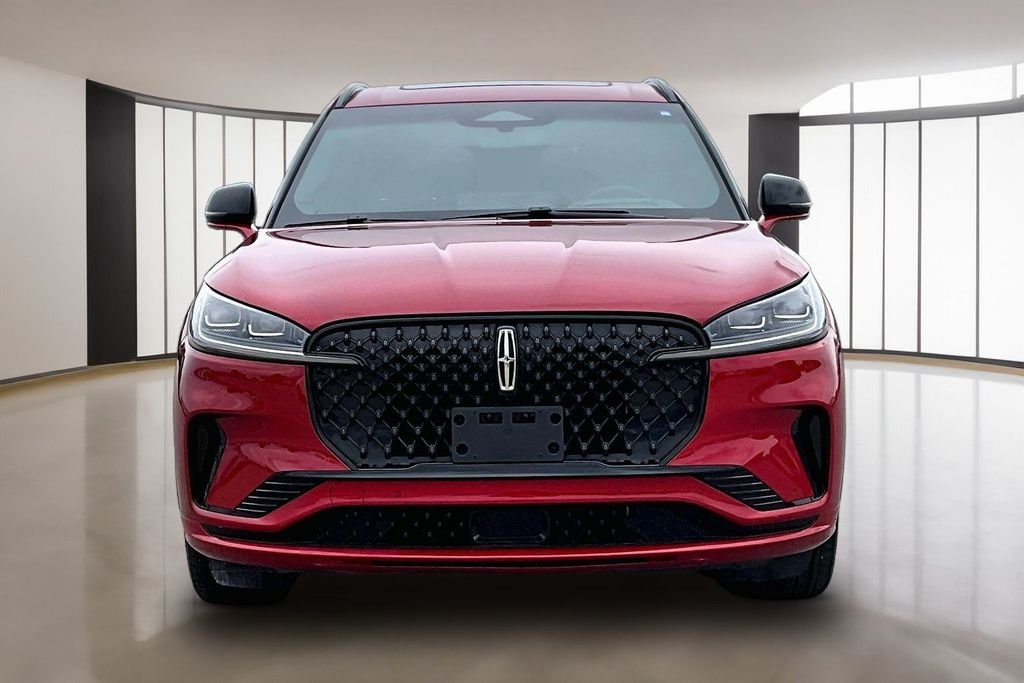 Used 2025 Red Lincoln Reserve image 3