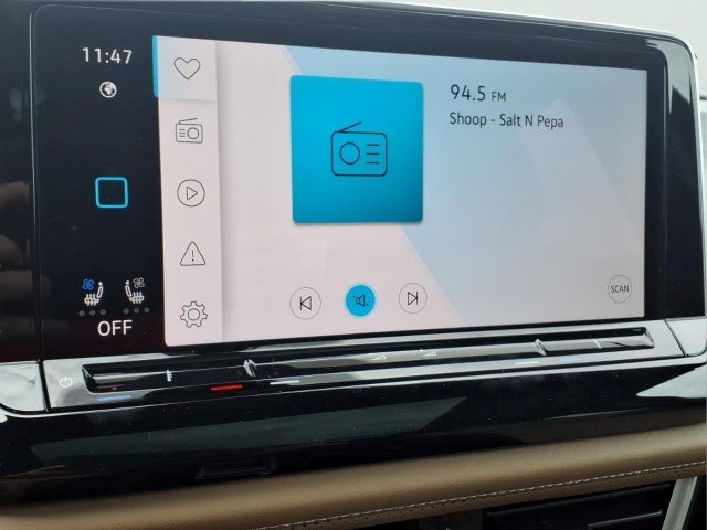 New 2026 Deep Black Pearl Volkswagen SE w/Technology 4M image 18