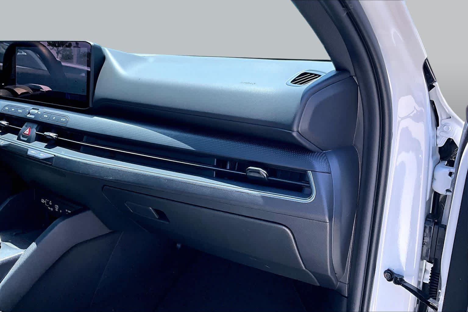 Used 2025 Snow White Pearl Kia GT-Line image 18