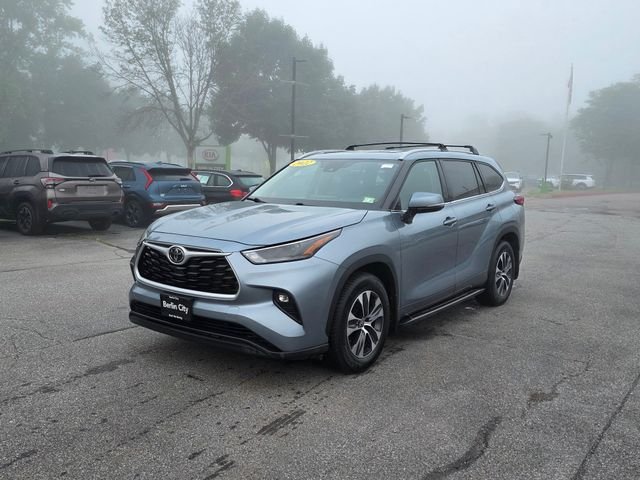 Used 2022 Moon Dust Toyota XLE image 4