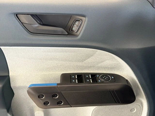 New 2025 Oxford White Ford XLT image 32