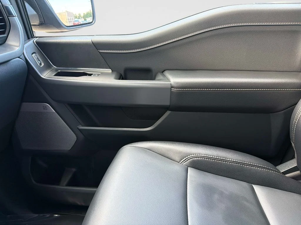 Used 2025 Agate Black Metallic Ford XLT image 23