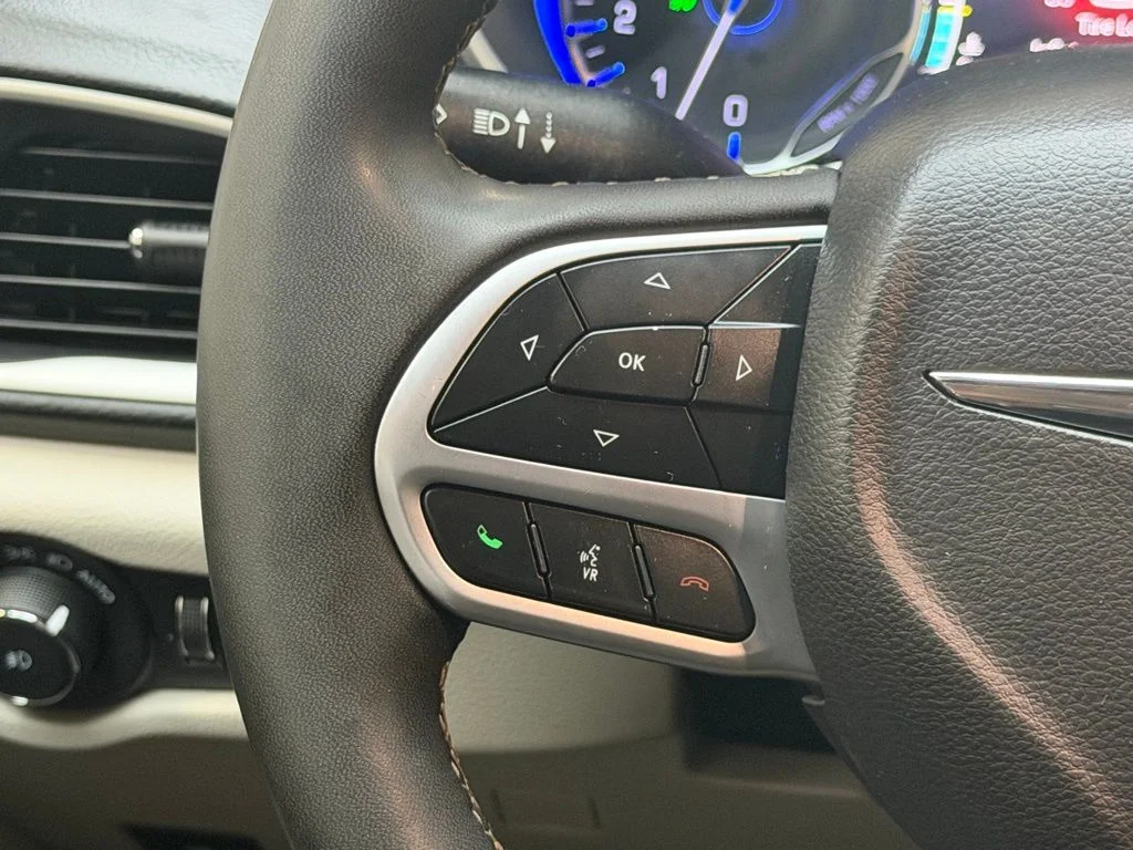 Used 2022 White Chrysler Touring L image 18