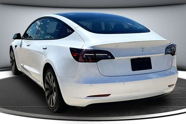 Used 2021 White Tesla Standard Range Plus image 4