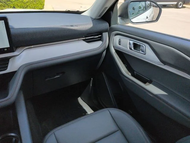 New 2026 Star White Metallic Tri-Coat Ford Active image 17