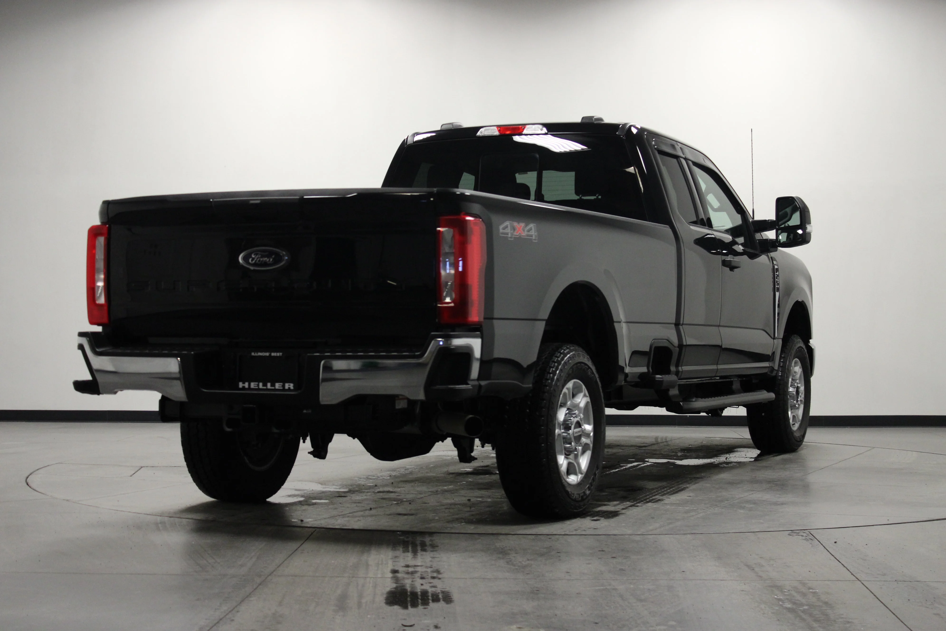 Used 2025 Black Metallic Ford XLT image 4