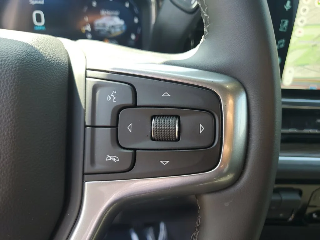 Used 2026 Summit White Chevrolet LT image 30