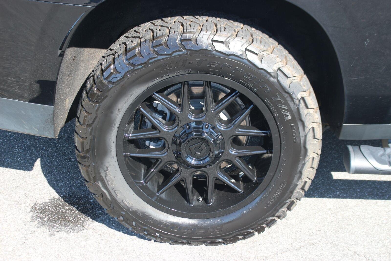 Used 2024 Black Chevrolet Z71 image 43