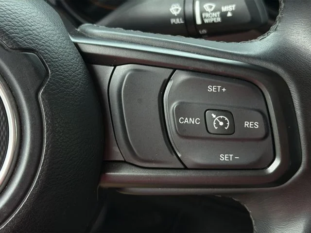Used 2022 Red Jeep Sport image 31