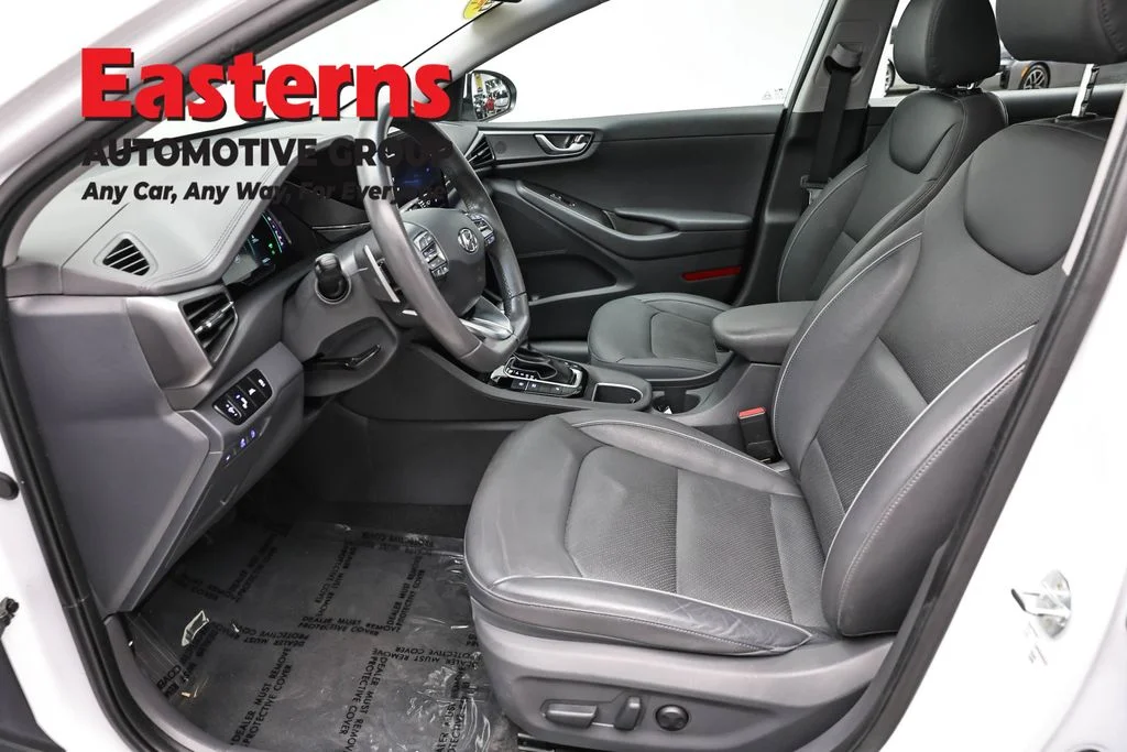 Used 2021 White Hyundai Limited image 14