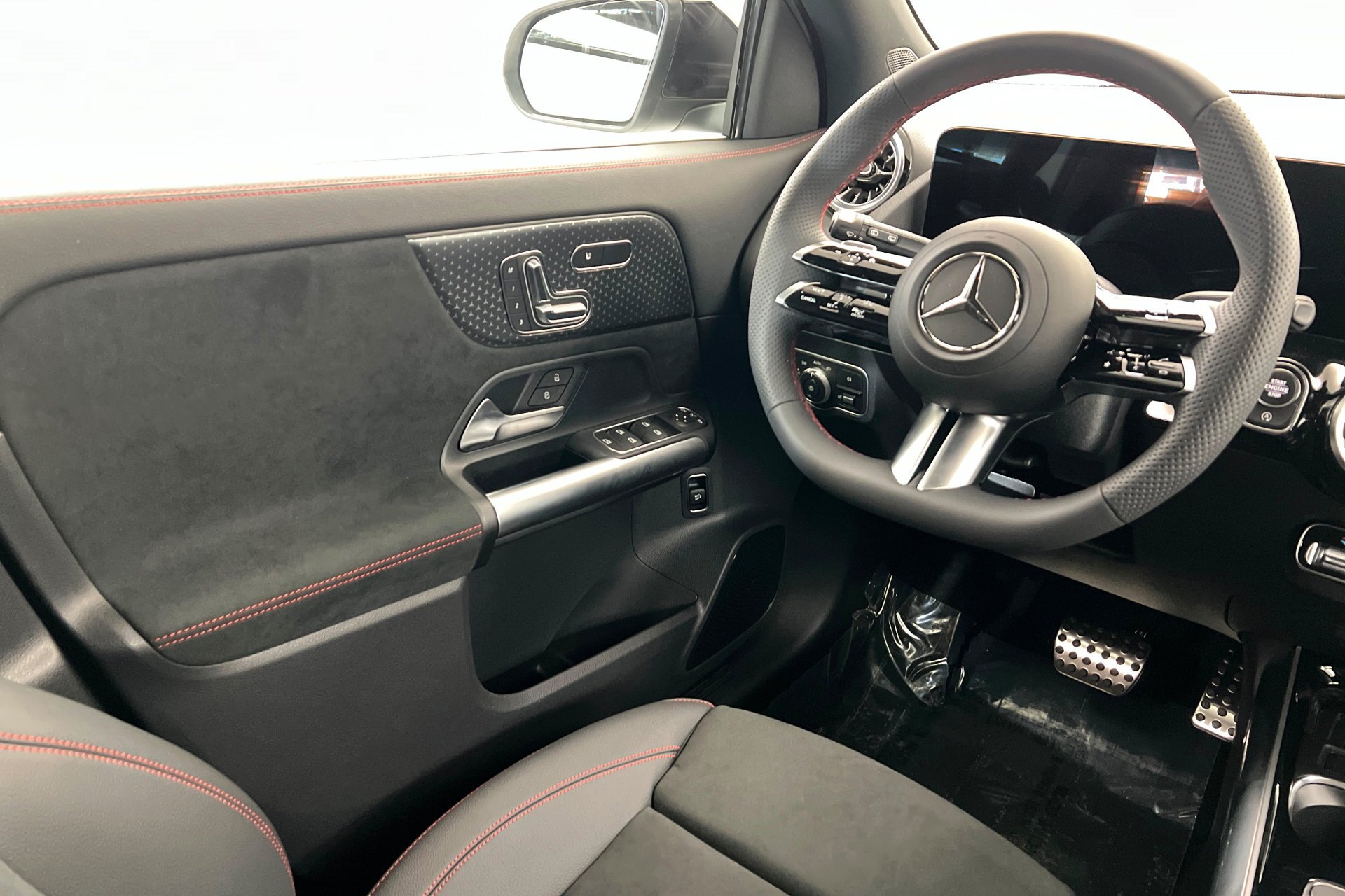 New 2026 Polar White Mercedes-Benz GLA 250 image 12