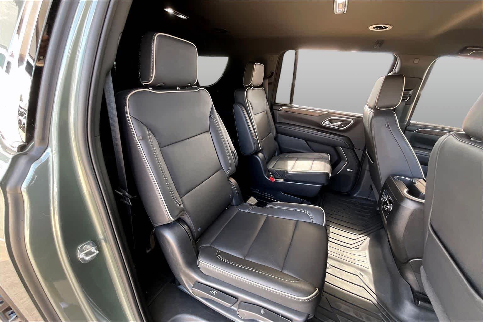 Used 2023 Silver Sage Metallic Chevrolet Premier image 18