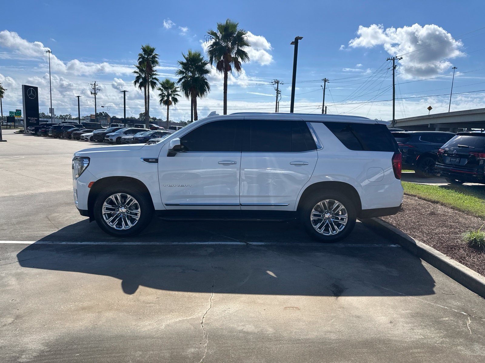 Used 2021 White GMC SLT image 1