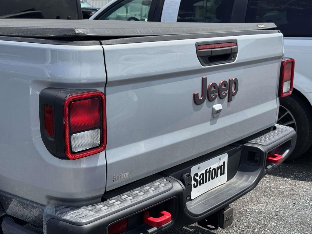 Used 2023 Silver Jeep Rubicon image 11