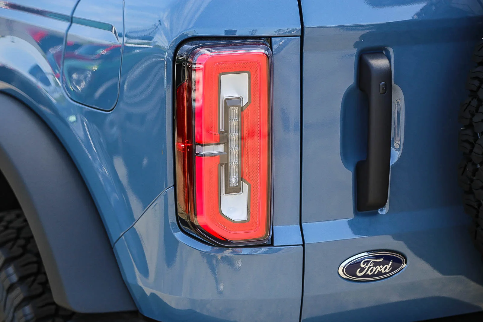 New 2025 Azure Gray Metallic Tri-Coat Ford Badlands® image 9
