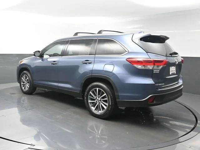 Used 2019 Blue Toyota XLE image 5