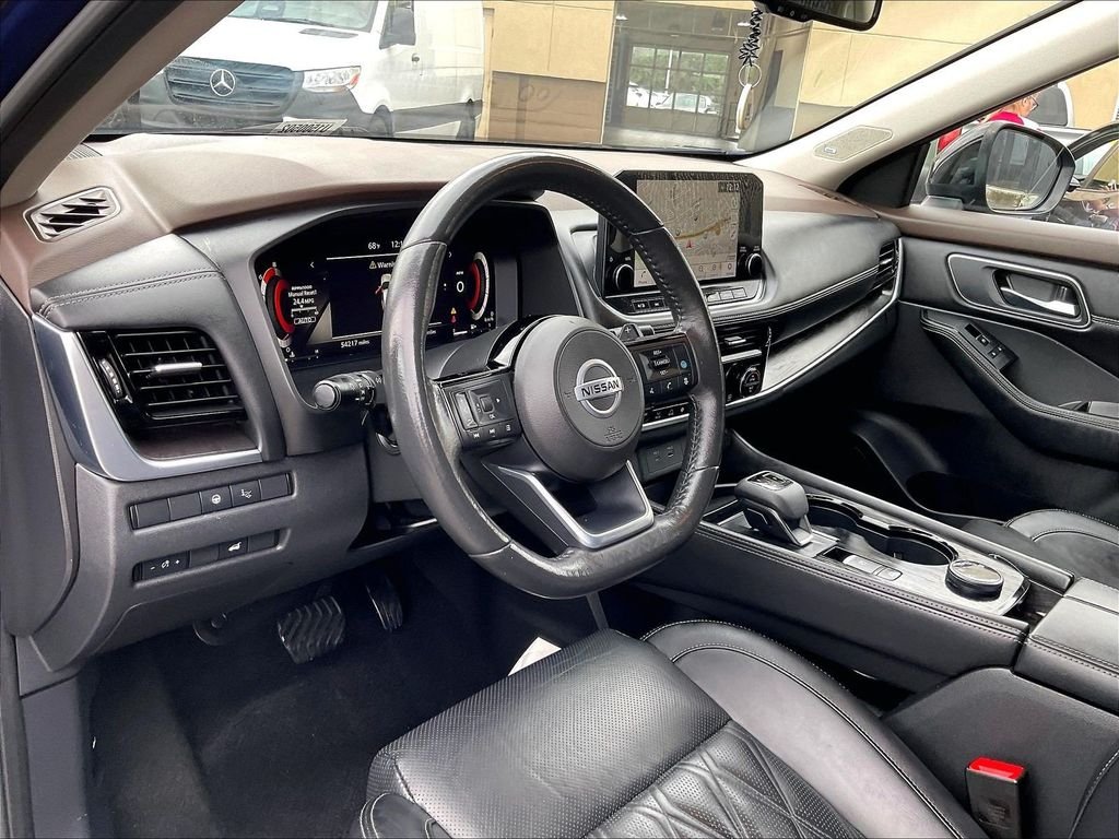 Used 2021 Blue Nissan Platinum image 8