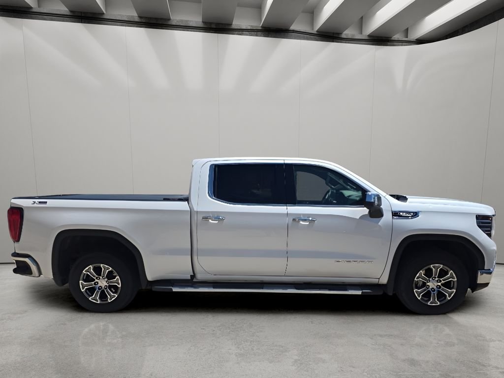 Used 2022  GMC SLT image 6