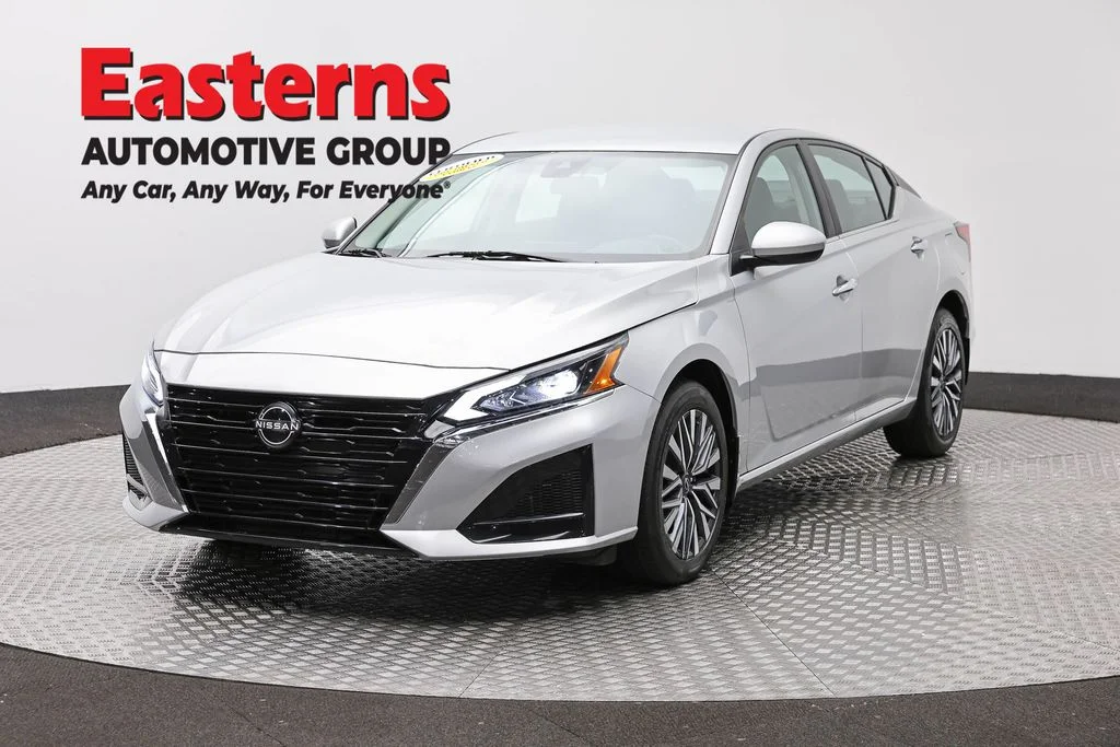 Used 2023 Silver Nissan 2.5 SV image 1