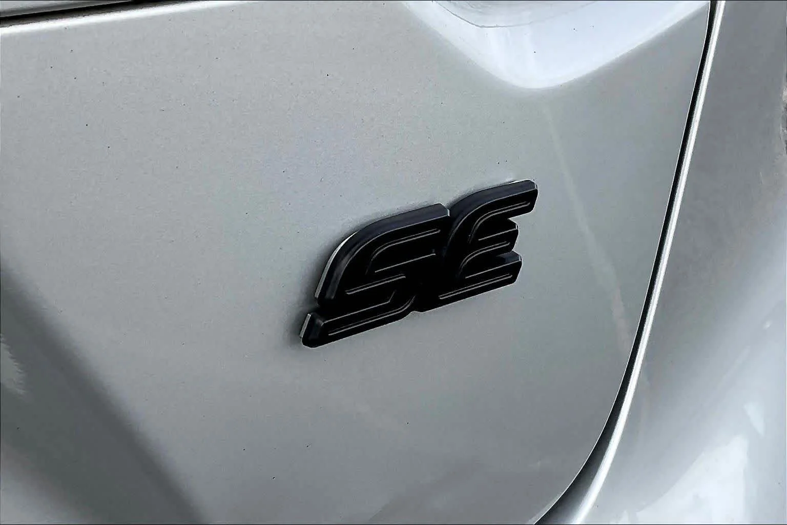 Used 2020 Classic Silver Metallic Toyota SE image 10