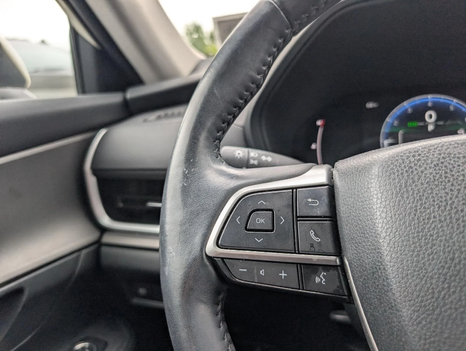Used 2024  Toyota XLE image 12