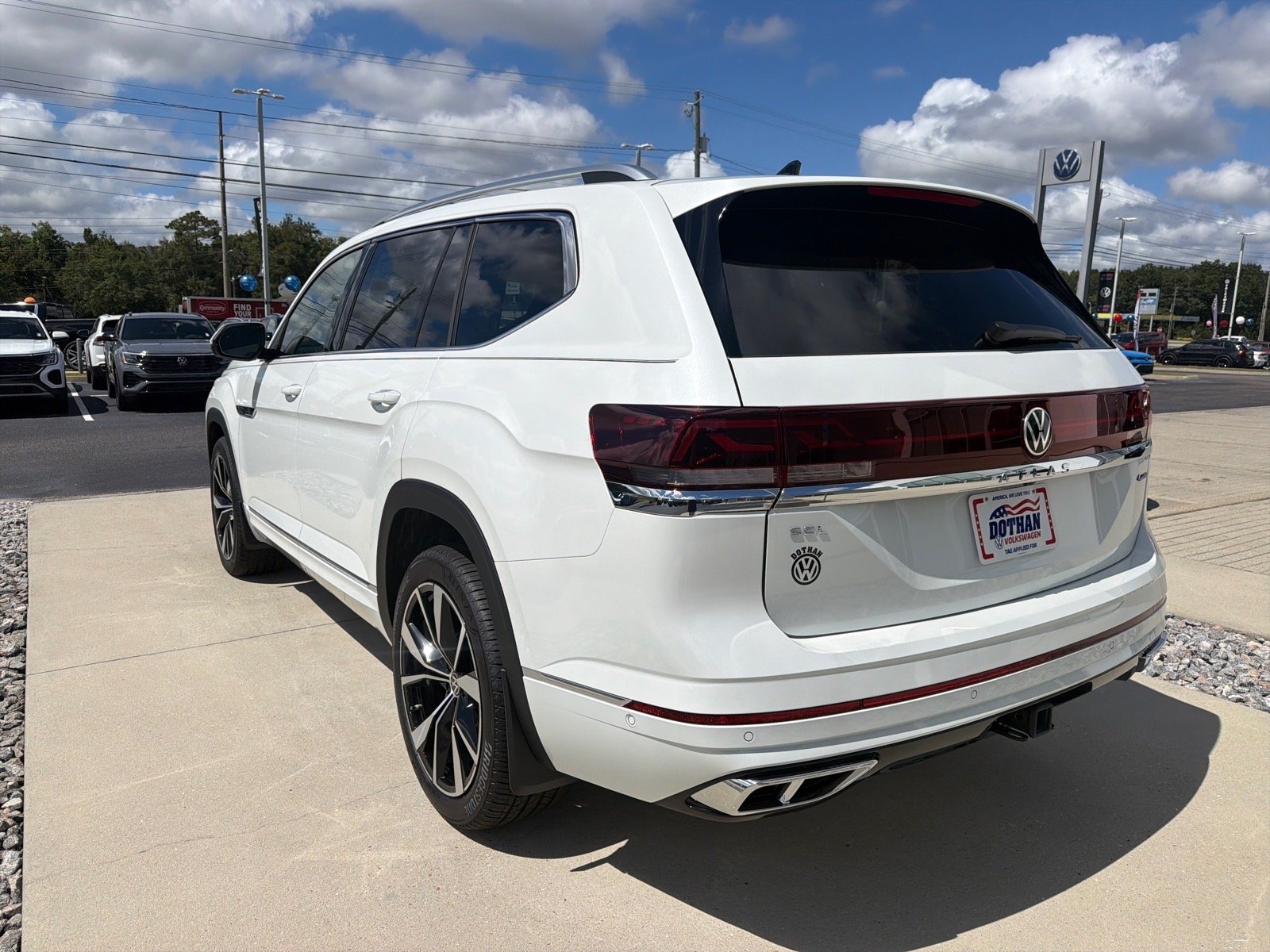 New 2026 Opal White Pearl Volkswagen SEL Premium R-Line 4Motion image 15
