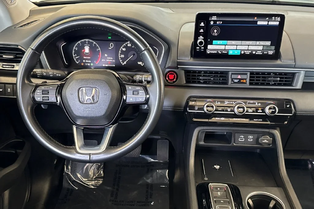 Certified Used 2025 Platinum White Pearl Honda Touring image 18