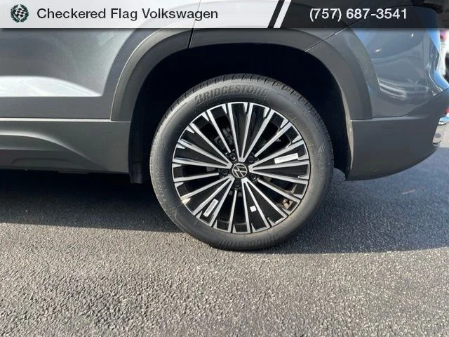 Used 2025 Platinum Gray Metallic Volkswagen 1.5T SE image 7