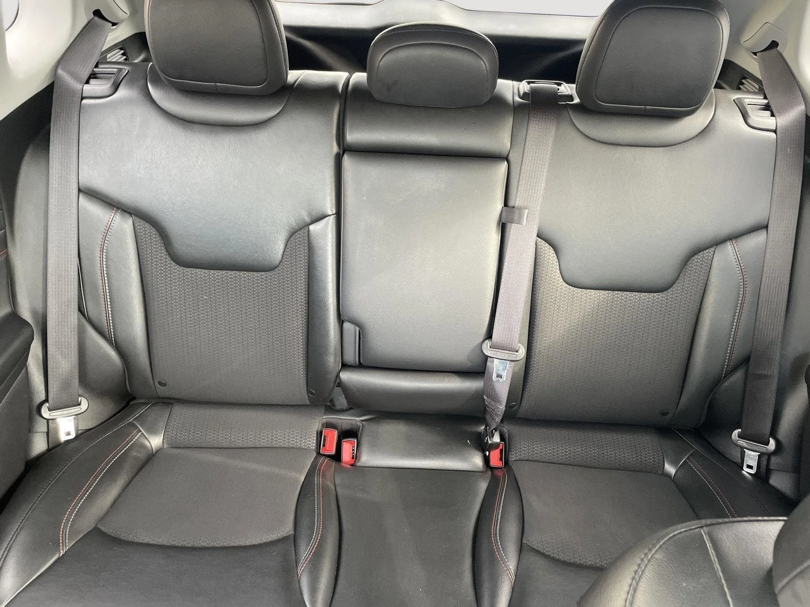 Used 2022 Diamond Black Crystal Pearlcoat Jeep Trailhawk image 22
