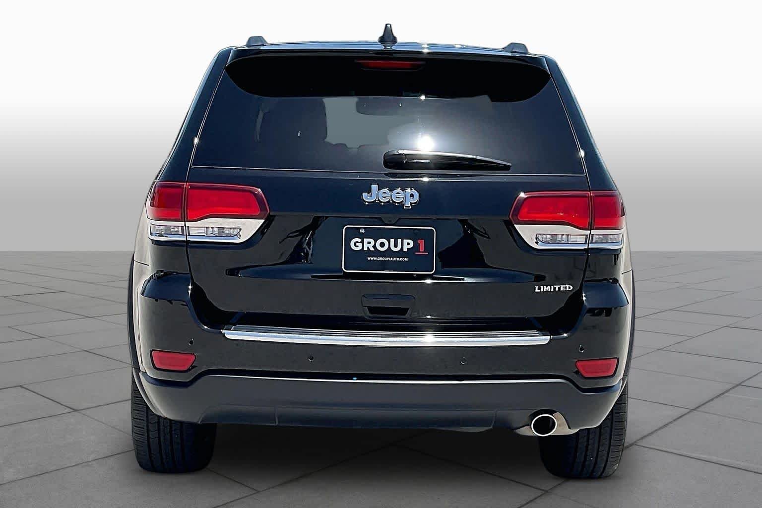 Used 2022 Diamond Black Crystal Pearlcoat Jeep Limited image 5